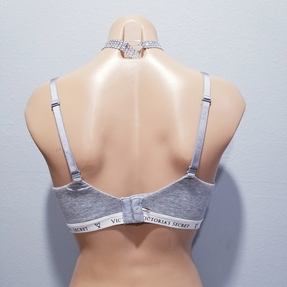 Victoria's Secret T shirt lightly lined wireless - Picture 2 of 5